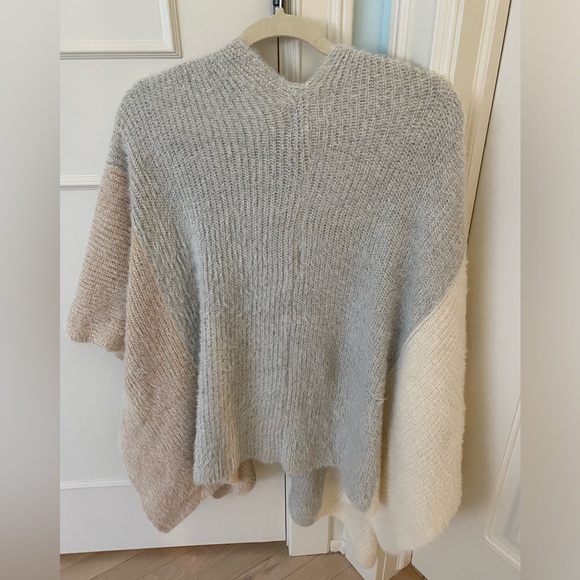 Oversized shawl- one size - Picture 2 of 2